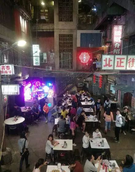 探索小巷深處的獨(dú)特風(fēng)味，一家特色小店，夠了直播的魅力所在