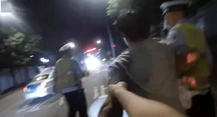 方丈醉酒直播，意外展現(xiàn)真實(shí)個(gè)性