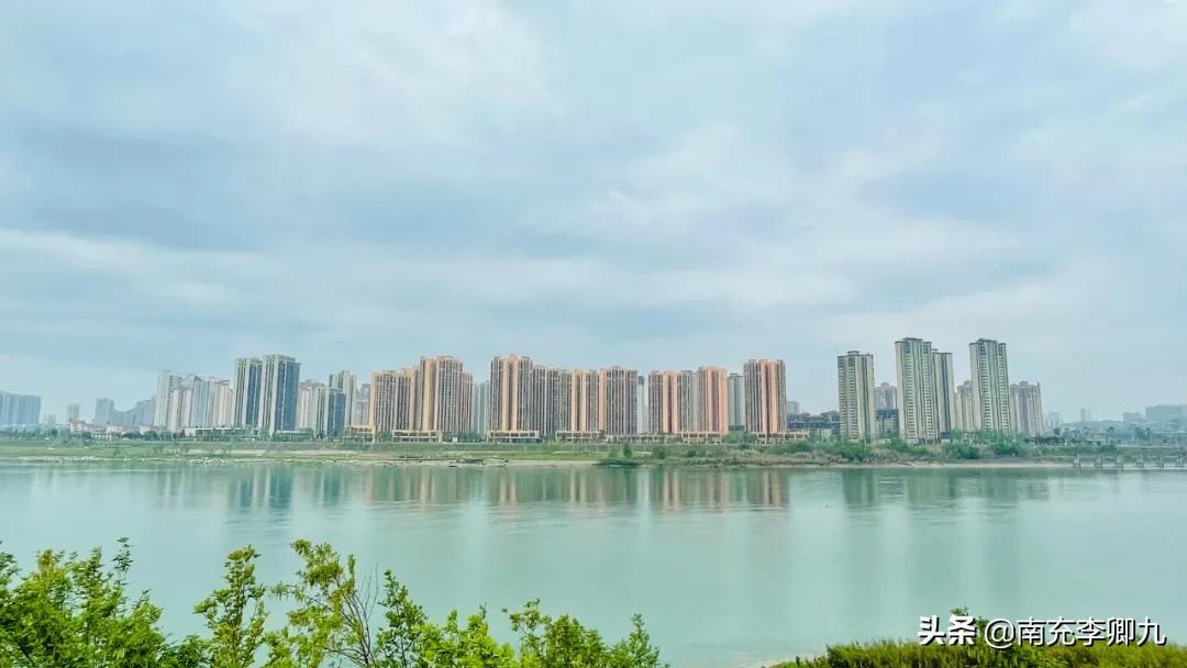 成都購房最新政策解讀，輕松開啟自然美景探索之旅