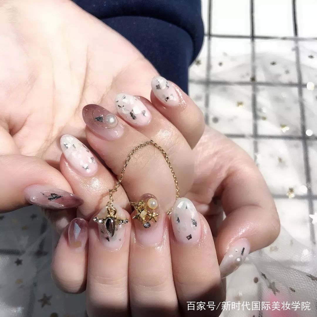 美甲最新技術(shù)，引領(lǐng)時尚潮流的尖端之選