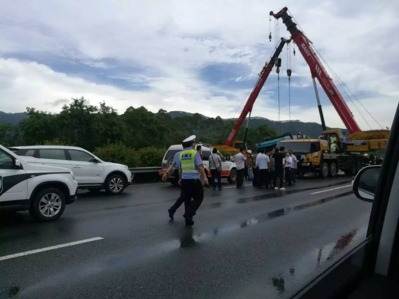 蒙河高速車禍?zhǔn)录?，平靜旅途中的意外沖擊