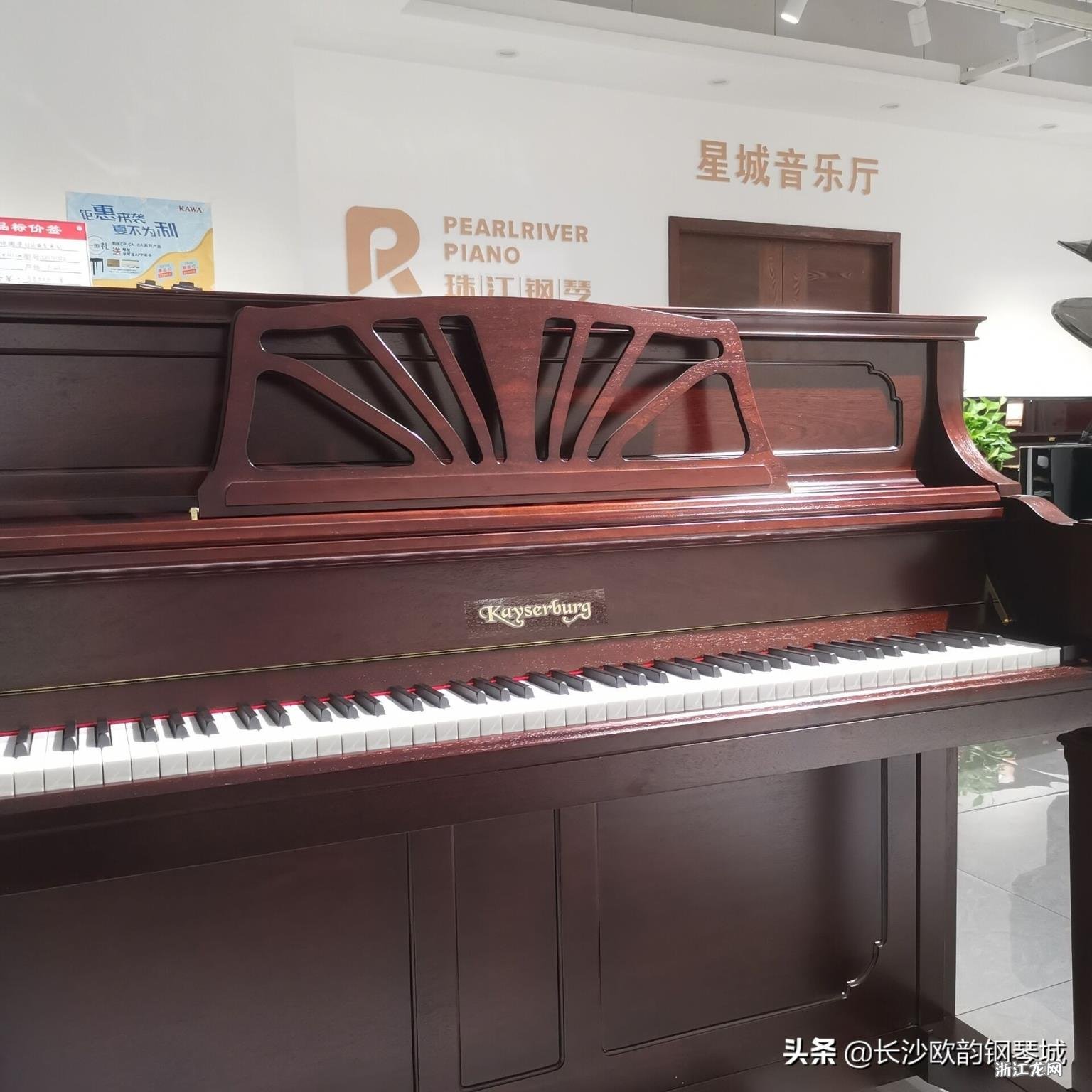 鋼琴價格概覽，探尋小巷中的音樂寶藏，一臺多少錢？